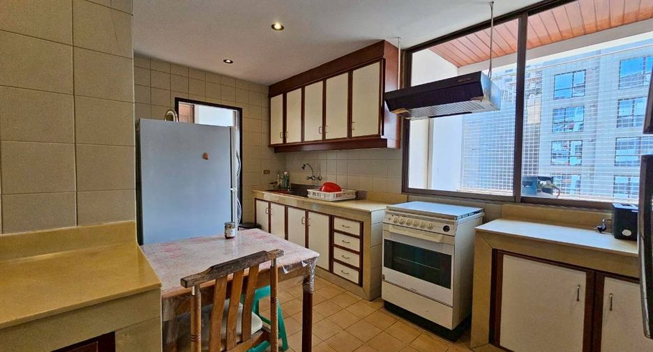 For rent 4 bedrooms condo in Khlong Toei, Bangkok