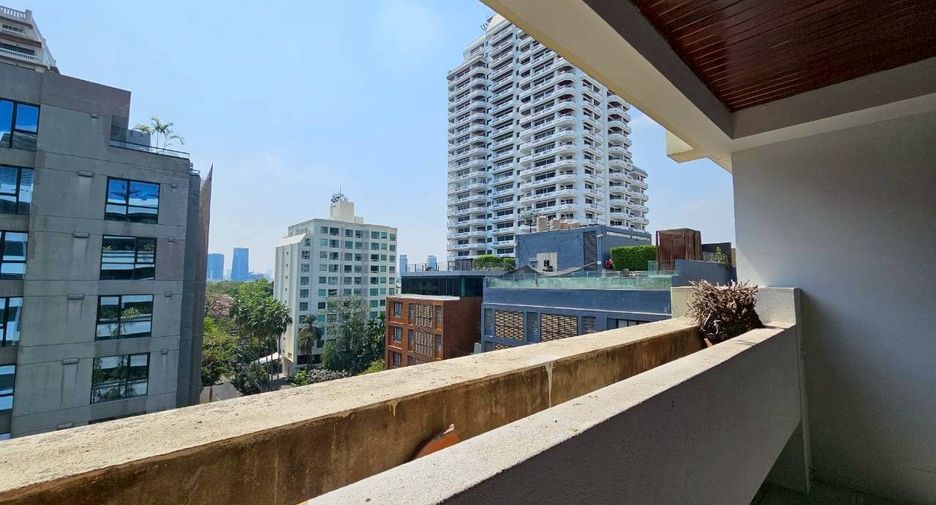 For rent 4 bedrooms condo in Khlong Toei, Bangkok