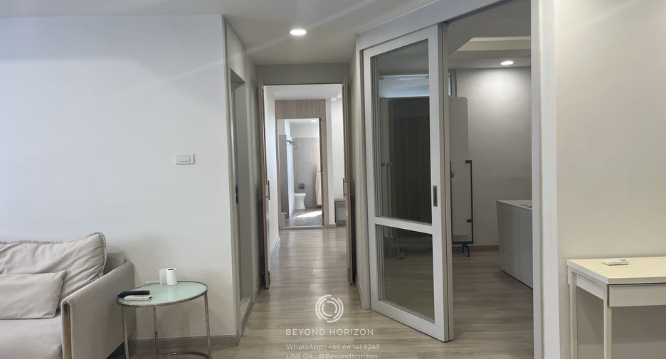 For rent 3 bedrooms condo in Khlong Toei, Bangkok