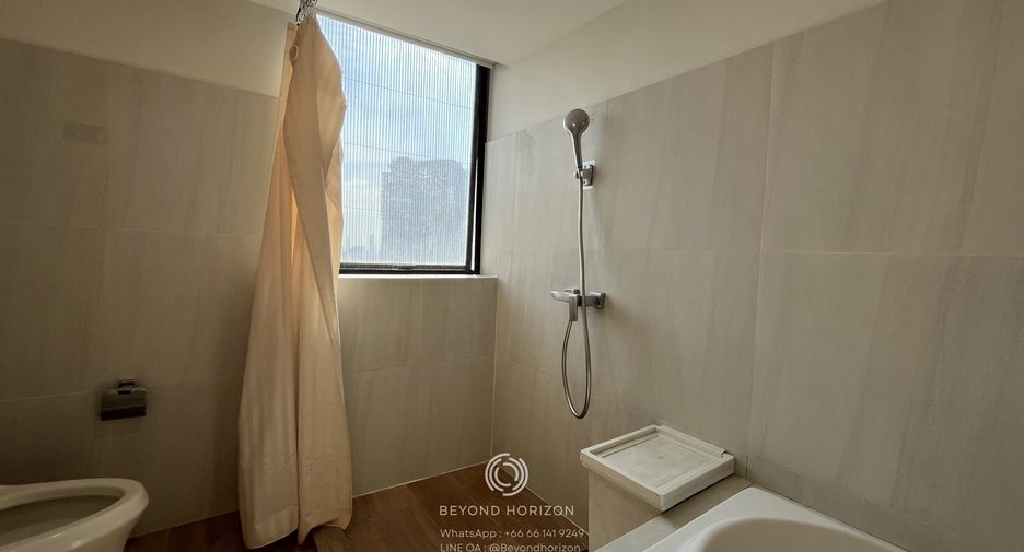 For rent 3 bedrooms condo in Khlong Toei, Bangkok
