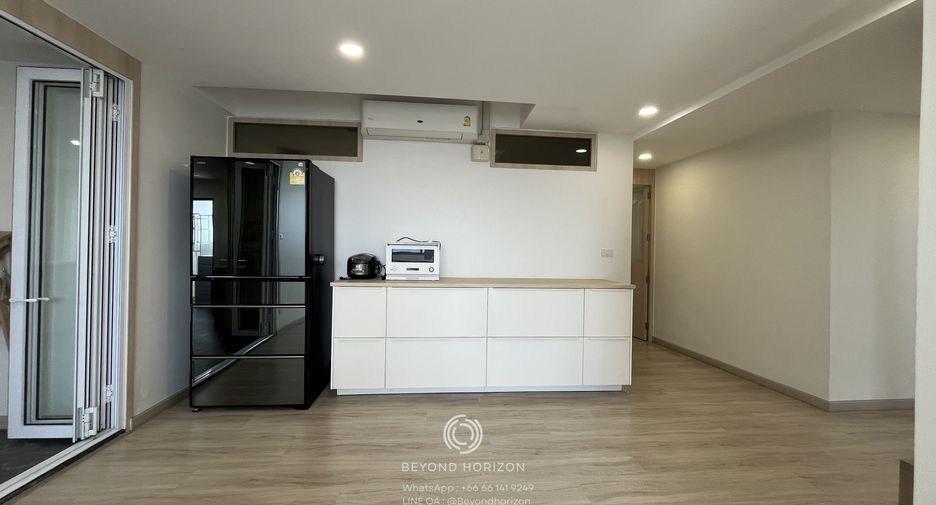 For rent 3 bedrooms condo in Khlong Toei, Bangkok