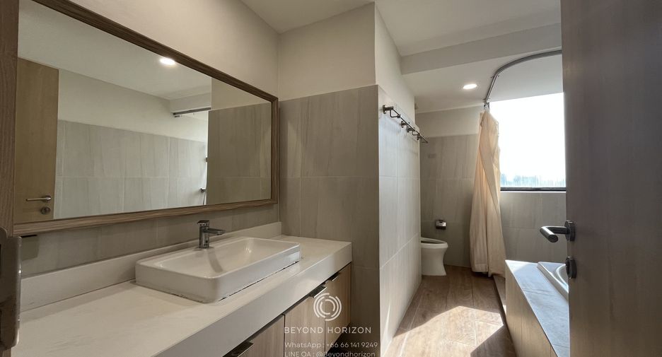 For rent 3 bedrooms condo in Khlong Toei, Bangkok
