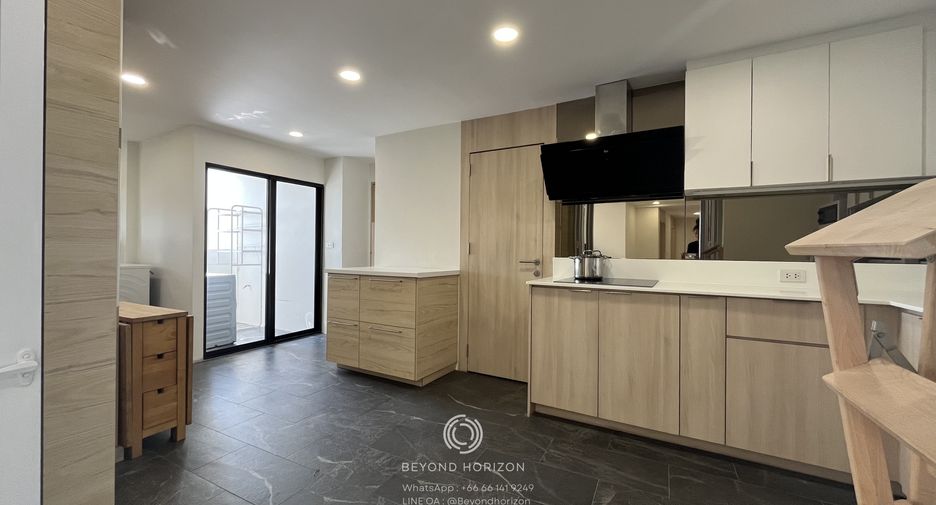 For rent 3 bedrooms condo in Khlong Toei, Bangkok