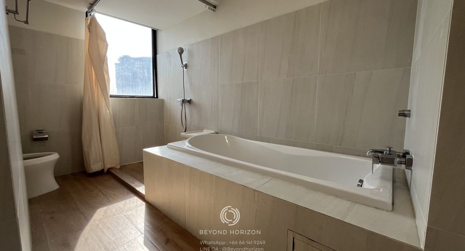 For rent 3 bedrooms condo in Khlong Toei, Bangkok
