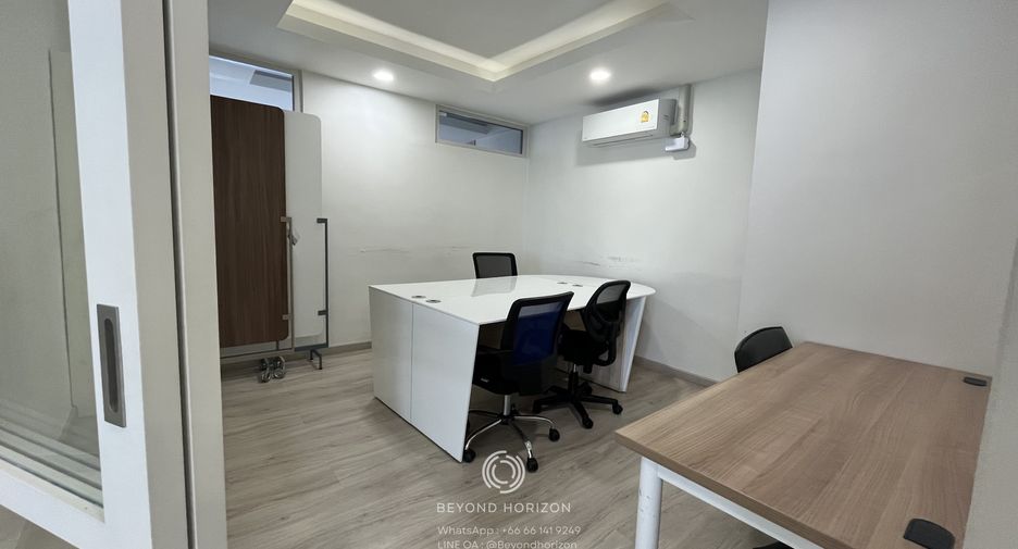 For rent 3 bedrooms condo in Khlong Toei, Bangkok