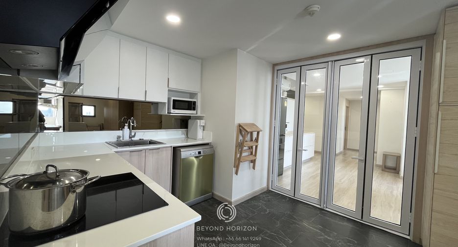 For rent 3 bedrooms condo in Khlong Toei, Bangkok