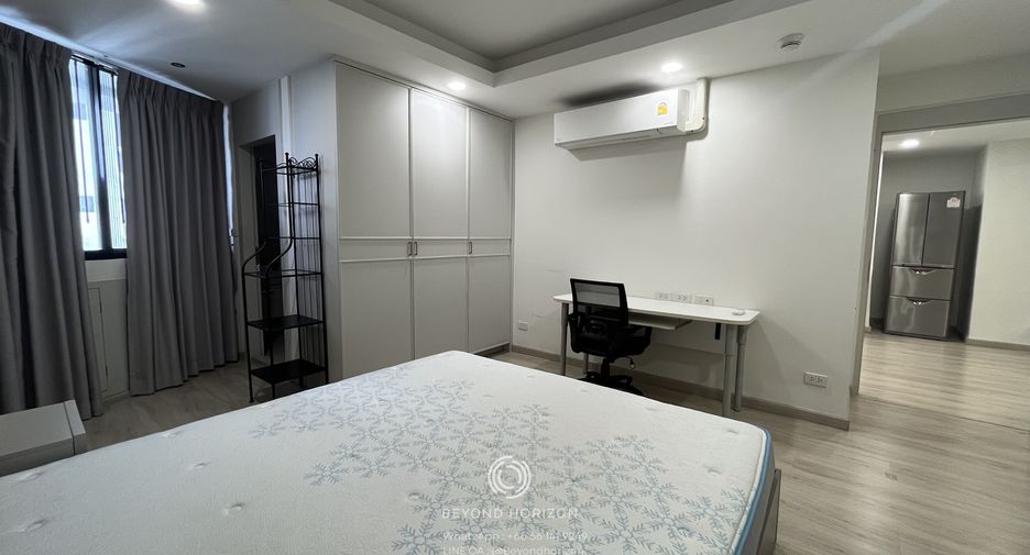 For rent 3 bedrooms condo in Khlong Toei, Bangkok