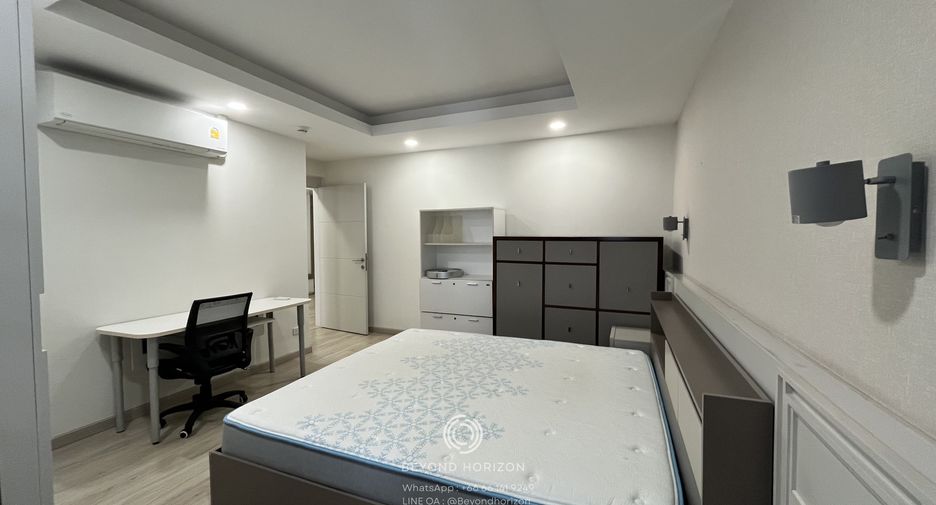 For rent 3 bedrooms condo in Khlong Toei, Bangkok
