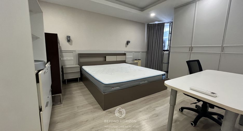 For rent 3 bedrooms condo in Khlong Toei, Bangkok