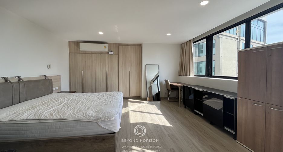 For rent 3 bedrooms condo in Khlong Toei, Bangkok