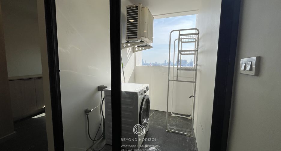 For rent 3 bedrooms condo in Khlong Toei, Bangkok