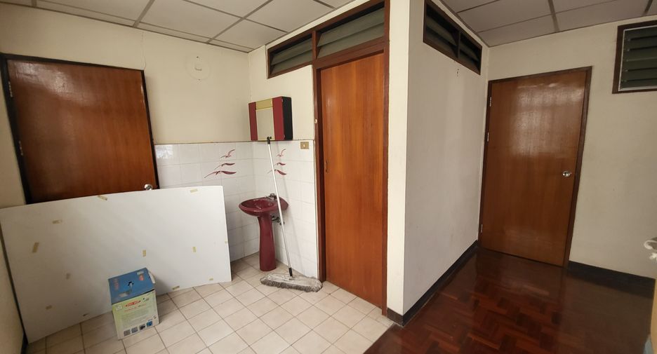 For sale 21 ベッドルーム townhouse in Mueang Chiang Mai, Chiang Mai