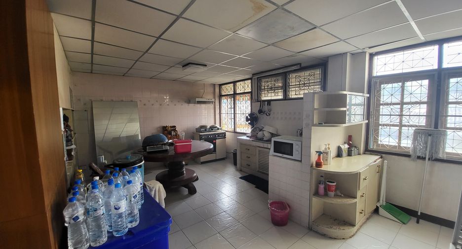 For sale 21 ベッドルーム townhouse in Mueang Chiang Mai, Chiang Mai