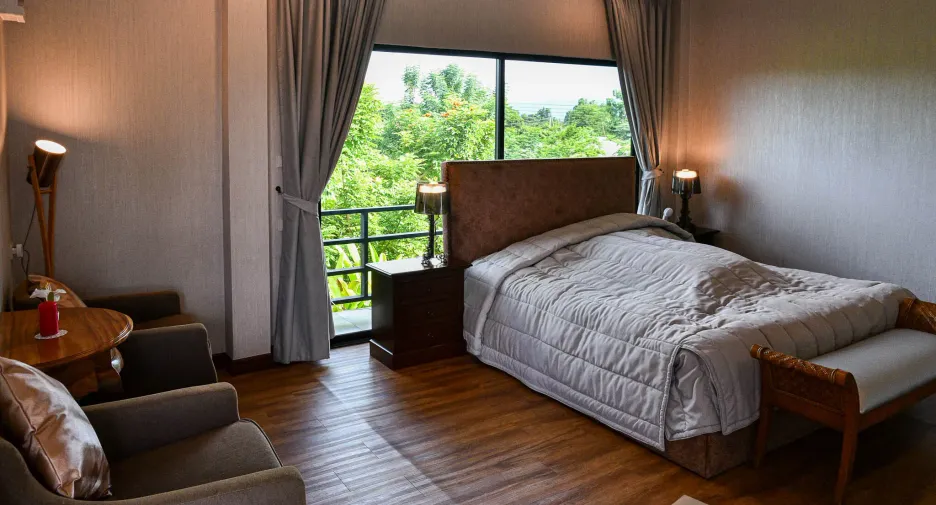 For sale 4 bedrooms house in Wiang Nong Long, Lamphun