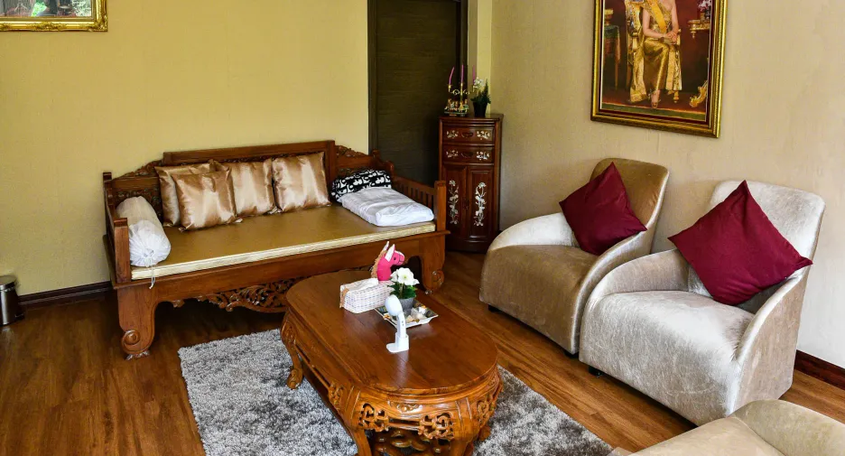 For sale 4 bedrooms house in Wiang Nong Long, Lamphun