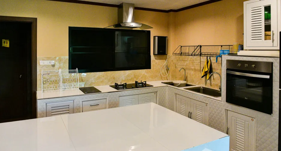 For sale 4 bedrooms house in Wiang Nong Long, Lamphun