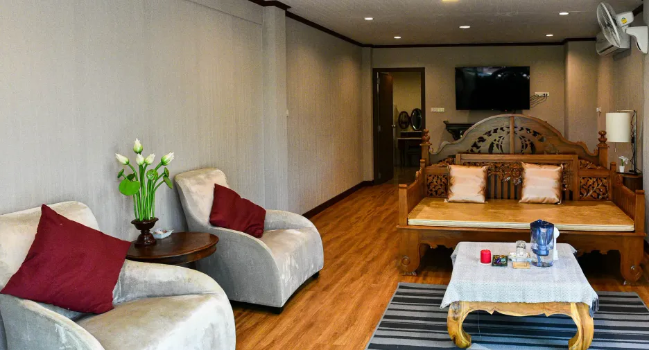 For sale 4 bedrooms house in Wiang Nong Long, Lamphun