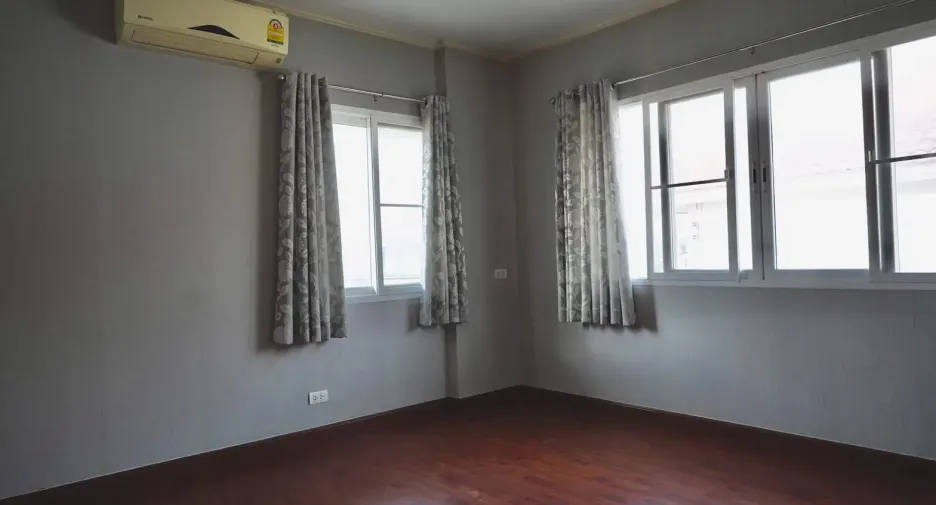 For sale 3 bedrooms house in Don Mueang, Bangkok