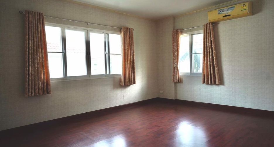 For sale 3 bedrooms house in Don Mueang, Bangkok