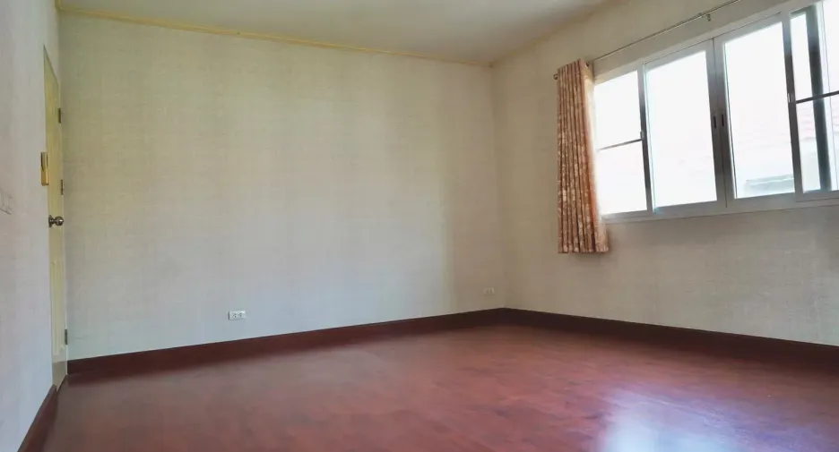 For sale 3 bedrooms house in Don Mueang, Bangkok