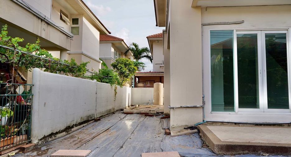 For sale 3 bedrooms house in Don Mueang, Bangkok