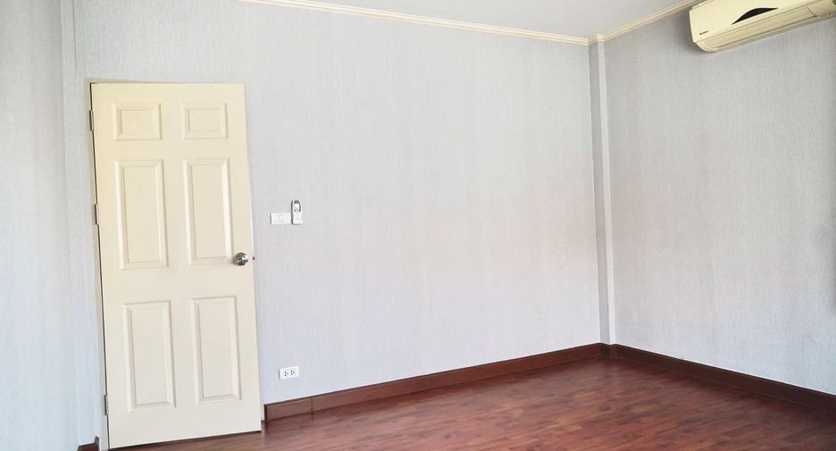 For sale 3 bedrooms house in Don Mueang, Bangkok
