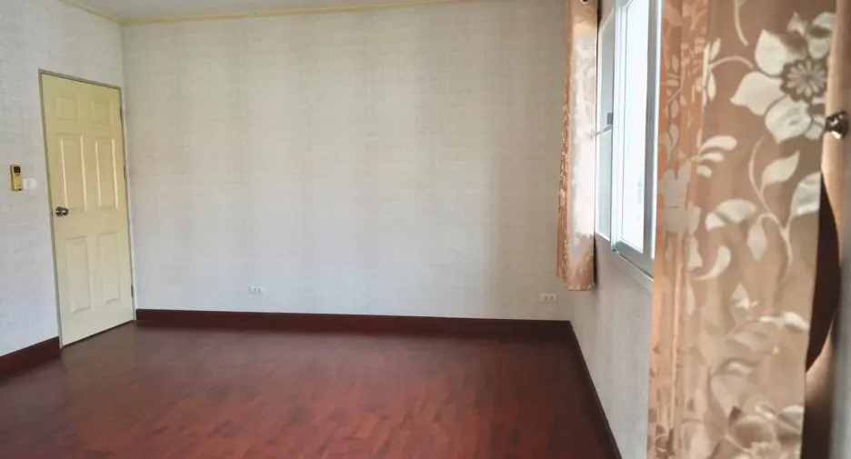 For sale 3 bedrooms house in Don Mueang, Bangkok