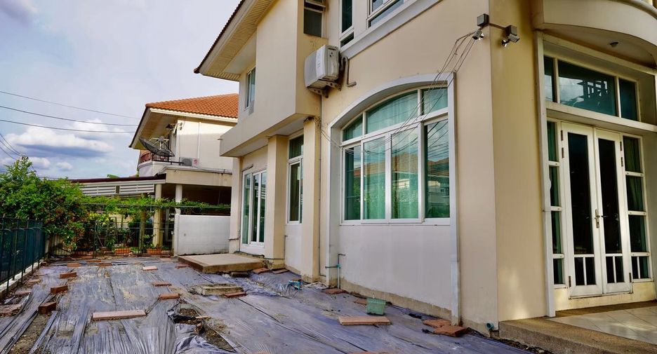 For sale 3 bedrooms house in Don Mueang, Bangkok
