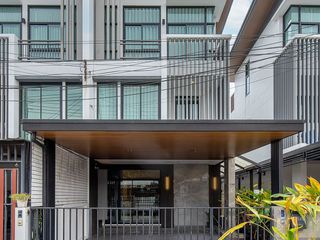 Casa adosada en venta y en alquiler de 3 habitaciones en Chatuchak, Bangkok
