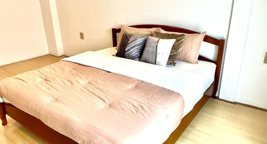 For rent 2 bedrooms house in Bang Na, Bangkok