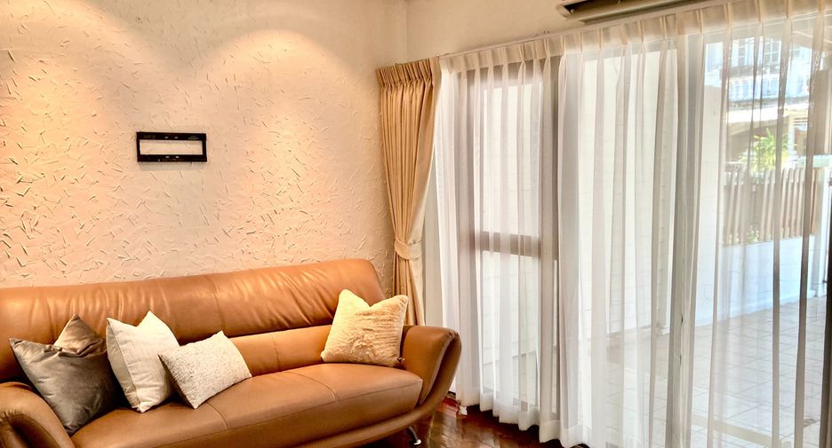 For rent 2 bedrooms house in Bang Na, Bangkok