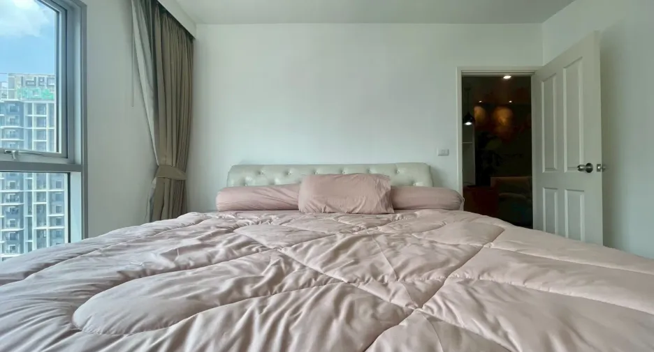 Condo en alquiler de 2 habitaciones en Huai Khwang, Bangkok