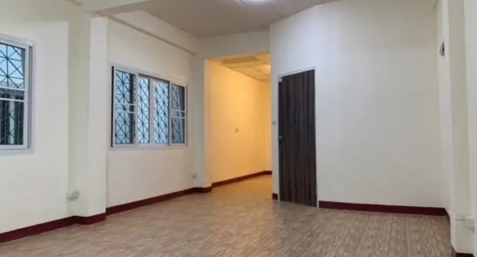 Аренда 5 спальни таунхаус в Сатхон, Бангкок