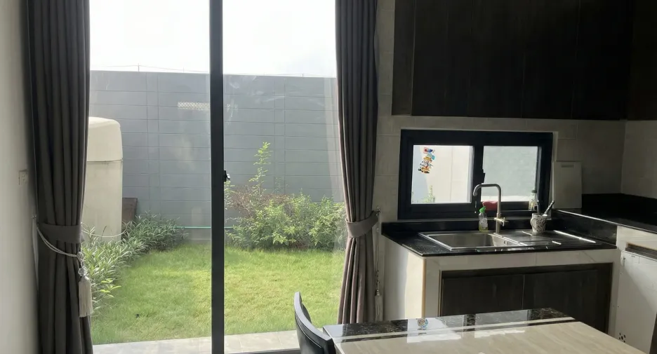 For sale 3 bedrooms townhouse in Bang Na, Bangkok