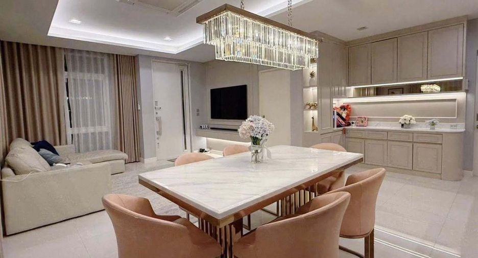 Haus zum Kauf mit 4 Zimmer in Mueang Chiang Mai, Chiang Mai