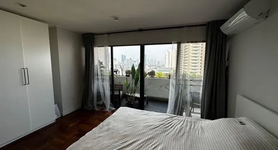 For rent 2 bedrooms condo in Watthana, Bangkok