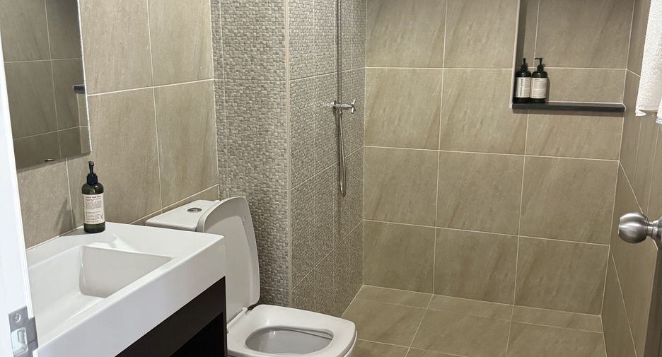 For sale 2 bedrooms condo in Mueang Samut Prakan, Samut Prakan