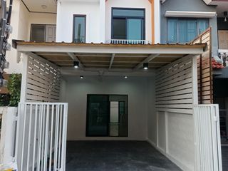 For sale 2 bedrooms townhouse in Bang Khae, Bangkok
