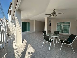 Casa en venta y en alquiler de 4 habitaciones en Bang Lamung, Chonburi