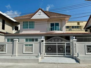 Casa en venta y en alquiler de 4 habitaciones en Bang Lamung, Chonburi