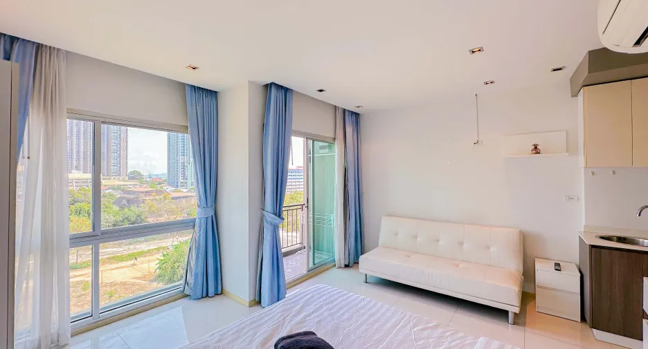 For sale studio condo in Bang Lamung, Chonburi