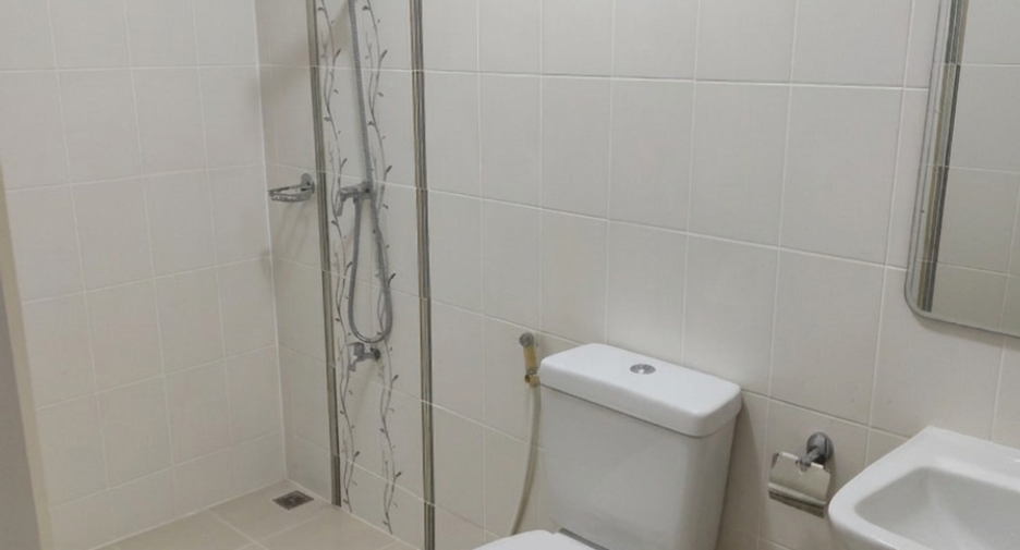 For sale 2 bedrooms townhouse in Doi Saket, Chiang Mai