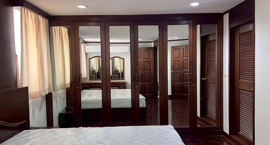 For rent 2 bedrooms condo in Watthana, Bangkok
