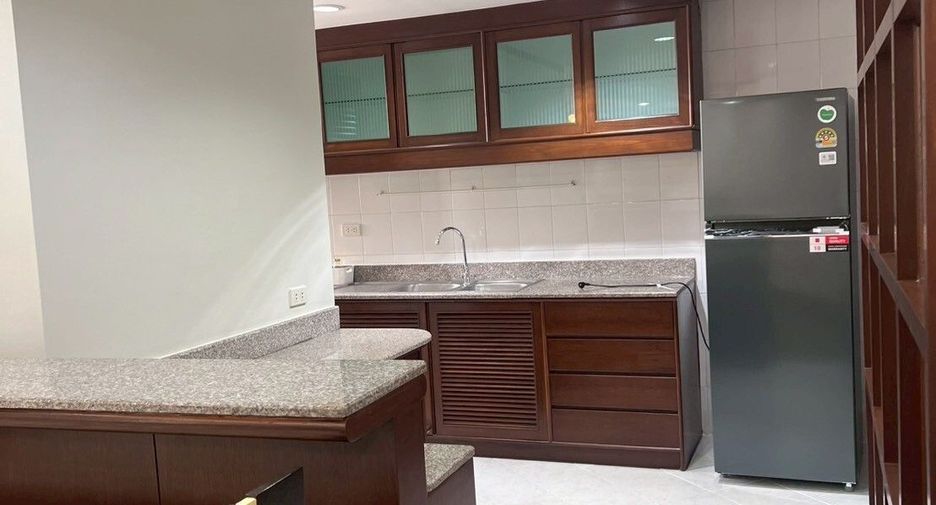 For rent 2 bedrooms condo in Watthana, Bangkok