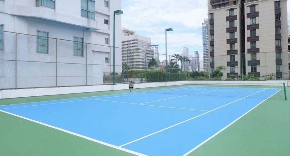 For rent 4 bedrooms condo in Pathum Wan, Bangkok