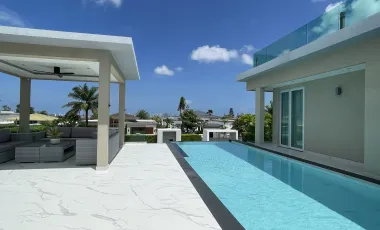 Villa en venta y en alquiler de 9 habitaciones en Bang Lamung, Chonburi