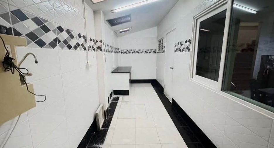 For sale and for rent 3 bedrooms townhouse in Bueng Kum, Bangkok