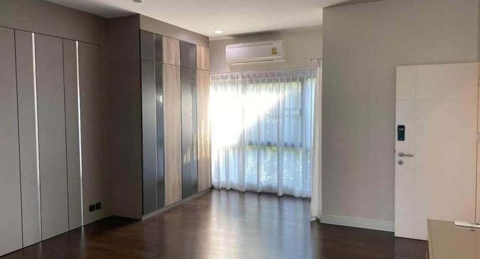 For rent 3 bedrooms villa in Bang Kapi, Bangkok