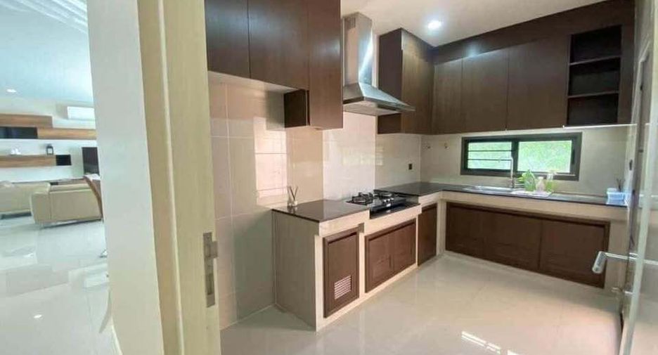 For rent 3 bedrooms villa in Bang Kapi, Bangkok