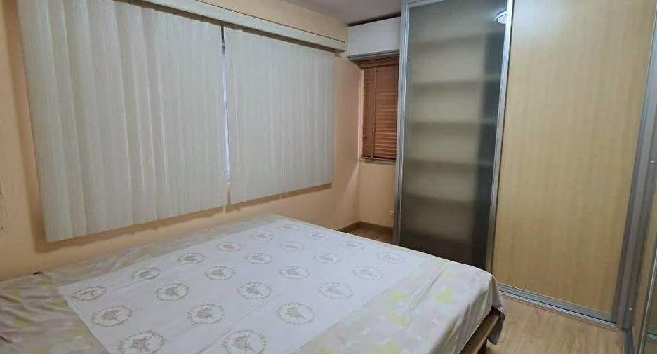 À louer studio condo à Yan Nawa, Bangkok
